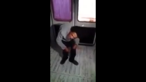 بالفيديو.. متسول مغربي خطير ينصب على الناس بأغرب طريقة يمكن أن تشاهدها