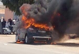 (+صور): “شارجور” يحول سيارة من أكادير إلى هيكل من حديد، ويتسبب في حروق لراكبيها.