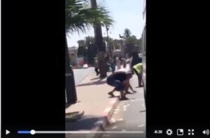 غريب:السماء تمطر أوراقا نقدية بشارع الحسن الثاني