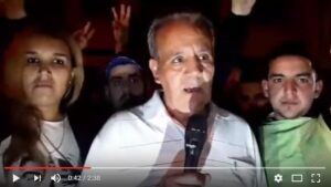 والد ناصر الزفزافي يلقي كلمة امام حشود غفيرة بالحسيمة