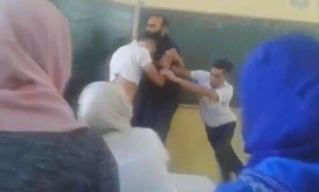 توقيف أستاذ ظهر في فيديو يسُبُّ تلميذة داخل القسم