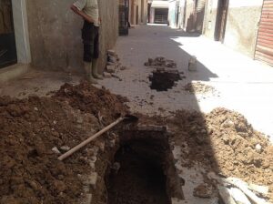 تسريبات مائية تهدد منازل الرودانيين بالانهيار