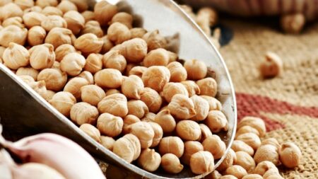 أيام قبل رمضان: الحمص بـ30 درهما.. أيام قبل رمضان: الحمص بـ30 درهما..
