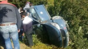 دقائق قبل آذان المغرب.. انقلاب سيارة بطريقة هوليودية بأكادير وهذا ما وقع لسائقها 8 1 121