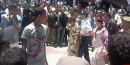 واقعة "صاية إنزكان" تتكرر مرة أخرى... أصحاب شرع اليد يعتدون على فتاة ترتدي "تنورة" قصيرة كانت رفقة والدها