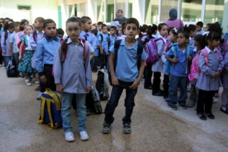 آباء وأمهات وأولياء التلاميذ والتلميذات بمؤسسة البنك الشعبي بالدشيرة يستنكرون قرارات المؤسسة الإنفرادية
