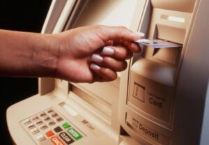 حكومة العثماني تصرف أجور الموظفين قبل عيد الفطر