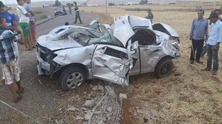 اصطدام عنيف بين "بيكوب" وسيارة خفيفة يودي بحياة قائد للدرك الملكي وعون سلطة وطفل صغير