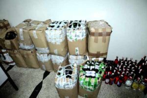 درك أكادير يسقط أكبر مروج “الماحيا ويحجز  كمية كبيرة من الخمور كانت ستروج مع عيد الفطر