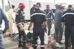 مصرع ثلاثة أشخاص وإصابة 4 آخرين بجروح خطيرة في انقلال “طاكسي” بطانطان