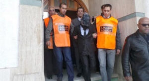 تفاصيل مثيرة عن لص خطير سرق 50 سيارة من نوع “رونو” وخبأها قبل أن يدل أصحابها على مكان تواجدها مقابل مبالغ مالية