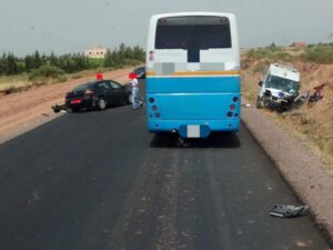 اصطدام قوي بين سيارة اسعاف وسيارة خفيفة وهذه الحصيلة 12 1498580112 picsay 823180475