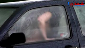 بالفيديو.. شاهد كيف تم ضبط استاد واستادة يمارسان الجنس في سيارة نهار رمضان !!!!