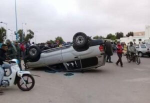 خطير بالصور:تضارب الروايات في حادثة انقلاب “كاط كاط” بطانطان.. الساكنة حرب عصابات وإطلاق الرصاص والجهات الرسمية حادثة سير فقط