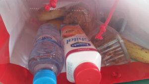 +صورة: قفة إفطار الصحفيين بملعب أكادير تثير سيلا من السخرية والإستهزاء، مقابل “فطور هاي كلاس” بفندق فخم وسط المدينة