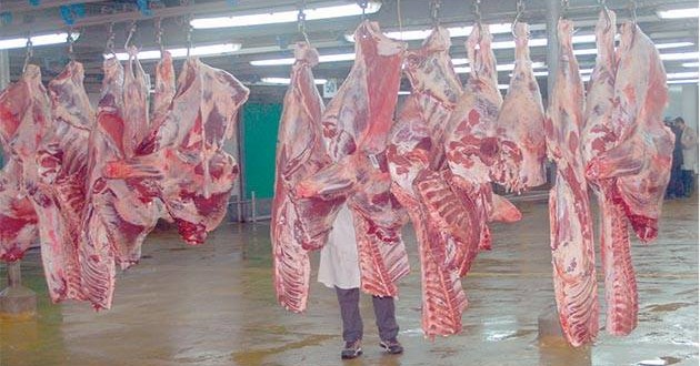 لحوم خطيرة تجد طريقها لبطون المواطنين بإنزكان بهذه الطريقة، ومطالب بفتح تحقيق عاجل