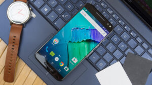 سبب خارجي عجيب يبطئ الهاتف ويستنزف بطاريته هذه الأيام