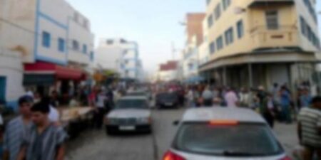 الحسيمة: مواجهات قوية بين محتجين و العناصر الأمنية، و الأخيرة تطارد النشطاء بين الدروب و الأزقة.