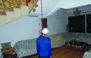 متزوجة تنهي حياتها بطريقة مؤلمة مع صلاة الفجر