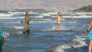 الاعتقالات لازالت مستمرة في الحسيمة.. اعتقال ثلاثة نشطاء وسط البحر