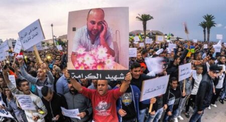 سياسيون و حقوقيون يتجهون نحو الحسيمة من عدد من المدن للمشاركة في مسيرة الغد سياسيون و حقوقيون يتجهون نحو الحسيمة من عدد من المدن للمشاركة في مسيرة الغد