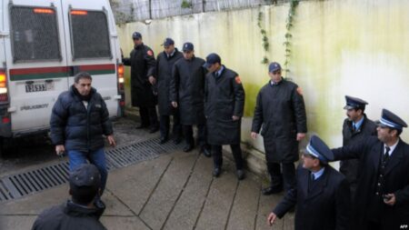 اعتقال 14 أمنيا من بينهم مسؤولون بسبب علاقات مشبوهة ببارونات المخدرات اعتقال 14 أمنيا من بينهم مسؤولون بسبب علاقات مشبوهة ببارونات المخدرات