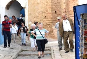 إدانة مرشد سياحي مزيّف بسنتين سجنا بسبب “قُبْلَة”