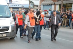 مثير:”البوليس” يلقي القبض على لص داخل وكالة بنكية وهو نائم