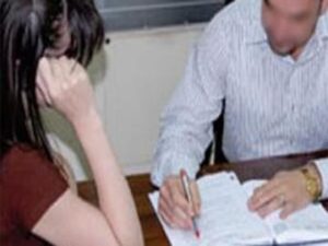 “الجنس مقابل الدكتوراه”.. فضيحة جديدة هذه المرة بكلية الحقوق والمتهم عميد الكلية وهكذا ضبطه الزوج