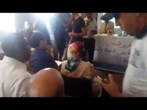 بالفيديو:إقحام الملك يؤدي إلى مشاداة في ندوة ترأسها الخلفي