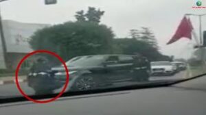 بنت لفشوش دارت مخالفة وبغات تدخل بطموبيلتها فبوليسية