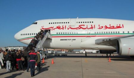 طائرة لارام تنجو من كارثة بعد اصطدامها بسرب من الطيور