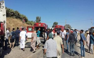 فاجعة:مصرع امرأة وعشرات الجرحى في حادثة سير بين حافلة لنقل المسافرين وسيارتين من النوع الخفيف 11 1 77