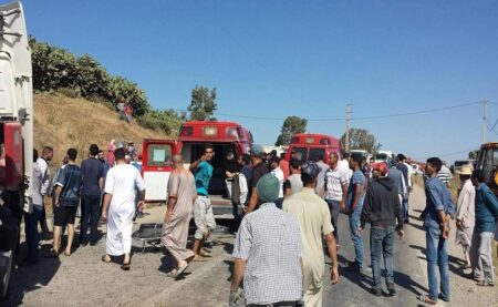 فاجعة:مصرع امرأة وعشرات الجرحى في حادثة سير بين حافلة لنقل المسافرين وسيارتين من النوع الخفيف فاجعة:مصرع امرأة وعشرات الجرحى في حادثة سير بين حافلة لنقل المسافرين وسيارتين من النوع الخفيف