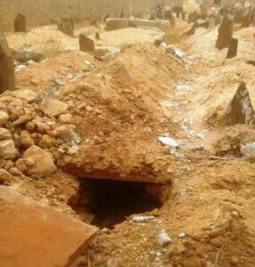 خطير: نبش قبور موتى المسلمين ببويزكارن 5 1500276144FB IMG 1500248024621