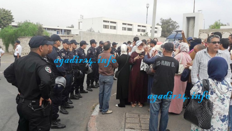 +فيديو :أمن أكادير يمنع مسيرة  للأساتذة ضحايا الحركة الانتقالية