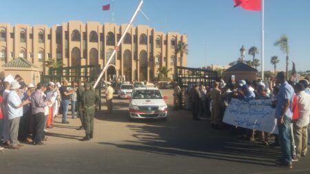 بالصور: افتتاح مهرجان "تيميزار للفضة" على إيقاع احتجاجات الاساتذة و عرض أكبر مفتاح من الفضة