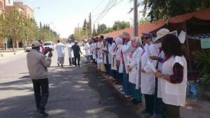 اشتوكة: الأساتذة المتضررين من الحركة الانتقالية يصعدون احتجاجهم و يخوضون معركة “الامعاء الفارغة”