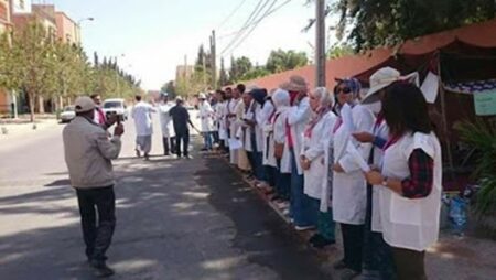 اشتوكة: الأساتذة المتضررين من الحركة الانتقالية يصعدون احتجاجهم و يخوضون معركة "الامعاء الفارغة"