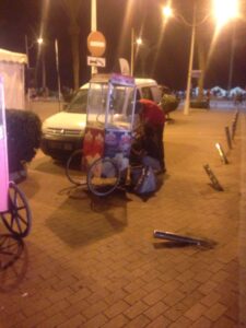 السلطات المحلية بأكادير تشن حملة على الباعة المتجولين بكورنيش المدينة