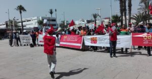 بالصور:عمال الإنعاش يخوضون وقفة احتجاجية أمام قصر بلدية أكادير ويلوحون بالتصعيد و الدخول في اعتصام مفتوح
