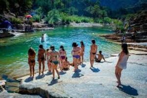 أكادير: مواطنة سويدية تتعرض للسرقة بوادي الجنة بمنطقة إيموزار 10 images 1
