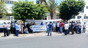 أساتذة تزنيت يحاصرون سيارةً وبداخلها المديرين الجهوي والاقليمي لوزارة التربية الوطنية