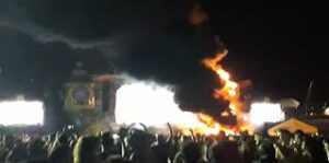 حريق مهول كاد أن يتسبب في فاجعة بمهرجان للموسيقى 4 téléchargement 1 6