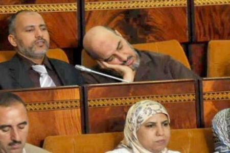 قانون جديد لمنع النوم داخل البرلمان قانون جديد لمنع النوم داخل البرلمان