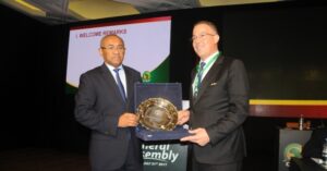 رئيس “الكاف” يدعو إفريقيا إلى دعم ترشيح المغرب لتنظيم كأس العالم 2026