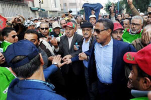 النقابات تتوعد حكومة العثماني بدخول سياسي ساخن