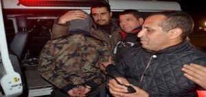 مثير:مخمور يقتحم مؤسسة بنكية احتجاجا على غلاء سعر قنينات الجعة