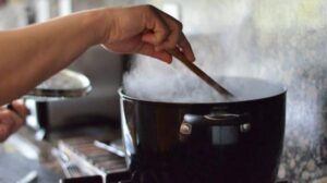 بائع مجوهرات يقتل جاره بطريقة بشعة بسبب رائحة الطهي