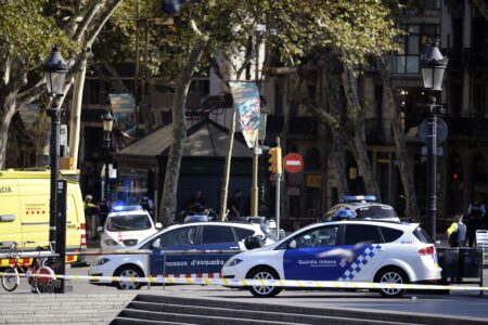 الإرهاب يضرب برشلونة.. مقتل 13 شخصا وإصابة 20 فى واقعة دهس بساحة رامبلاس السياحية